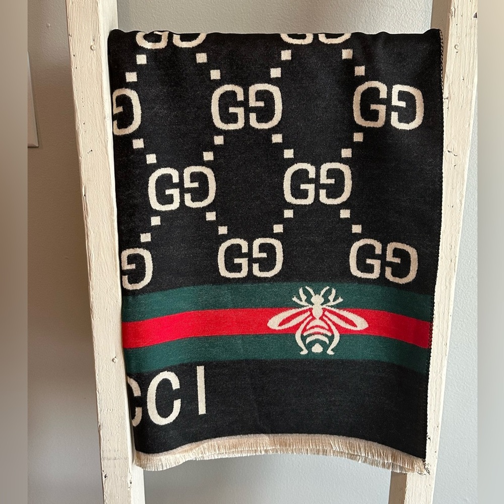 Beautiful GG scarf with bee, black or brown